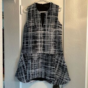 Kendall and Kylie, black and white dress